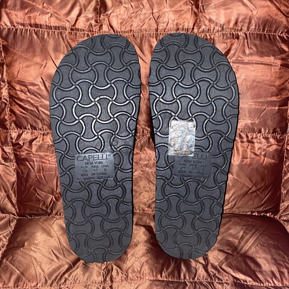 NWOT Capelli of New York Black Quilted Buckle Sandals.  Size 8. - Picture 5 of 5